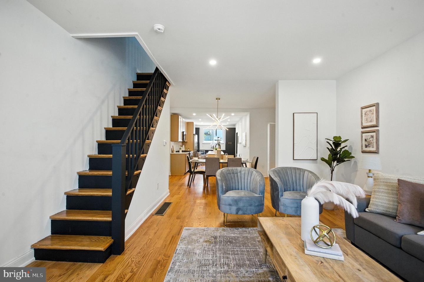 906 Mifflin Street  Philadelphia PA 19148 photo