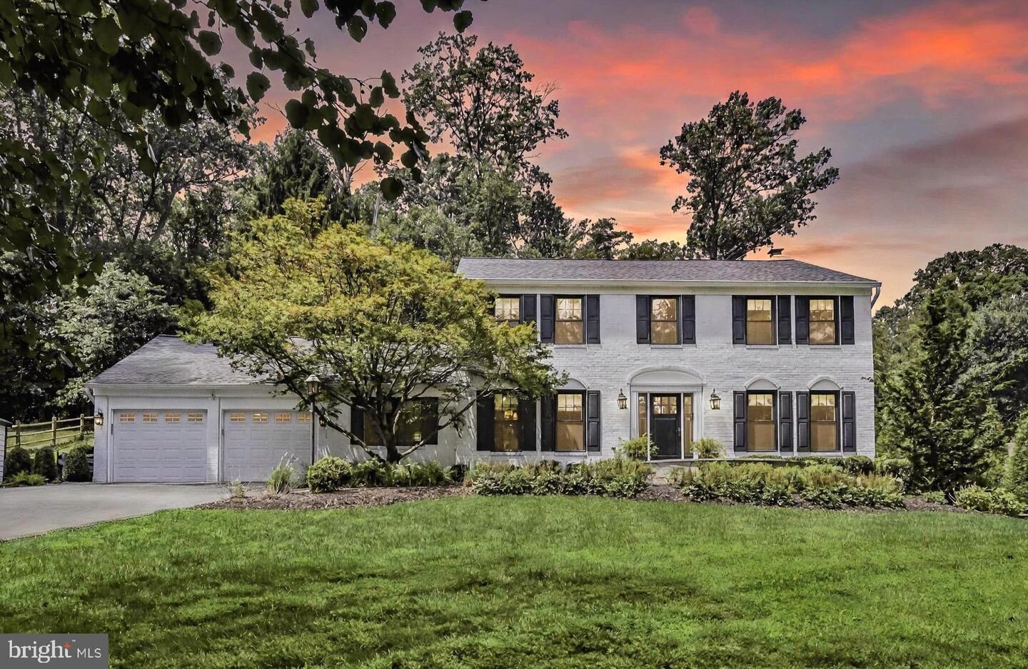 Property Photo: 810 Hickory Vale Lane VA 22066