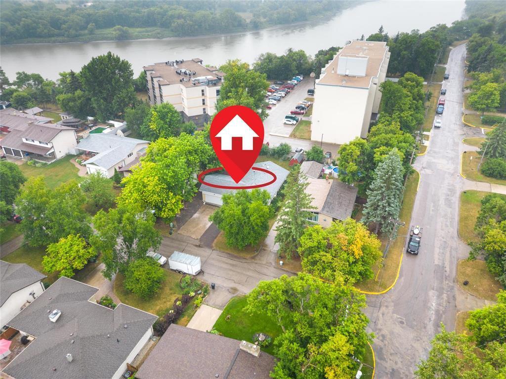 Property Photo:  6 Park Road  MB R1A 0B3 
