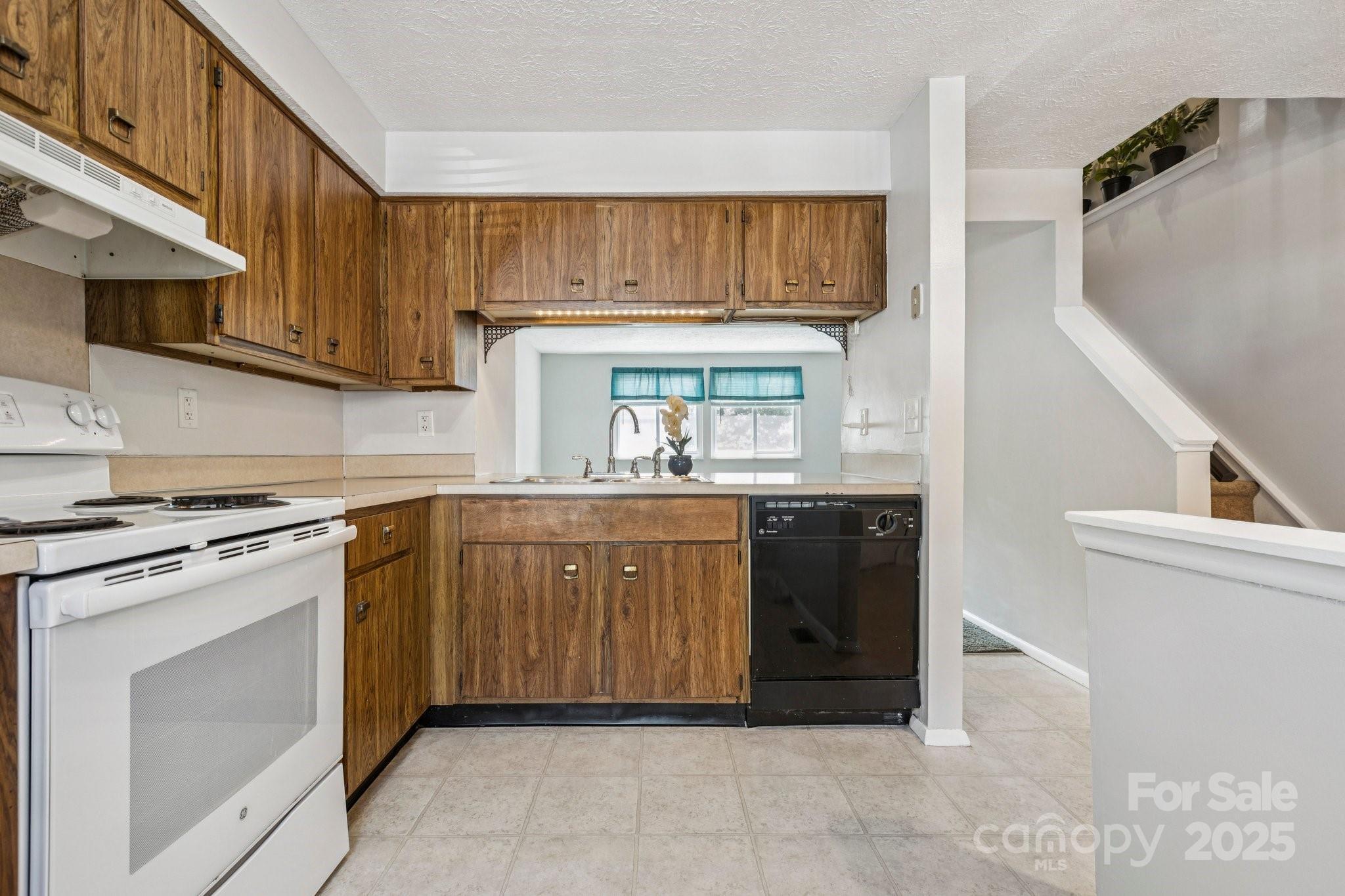 Property Photo: 9445 Lexington Circle C NC 28213