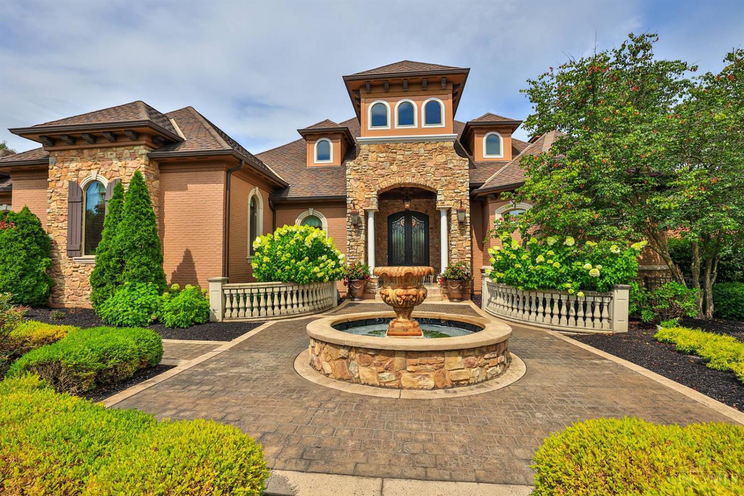 Property Photo: 25 Vintage Walk OH 45249