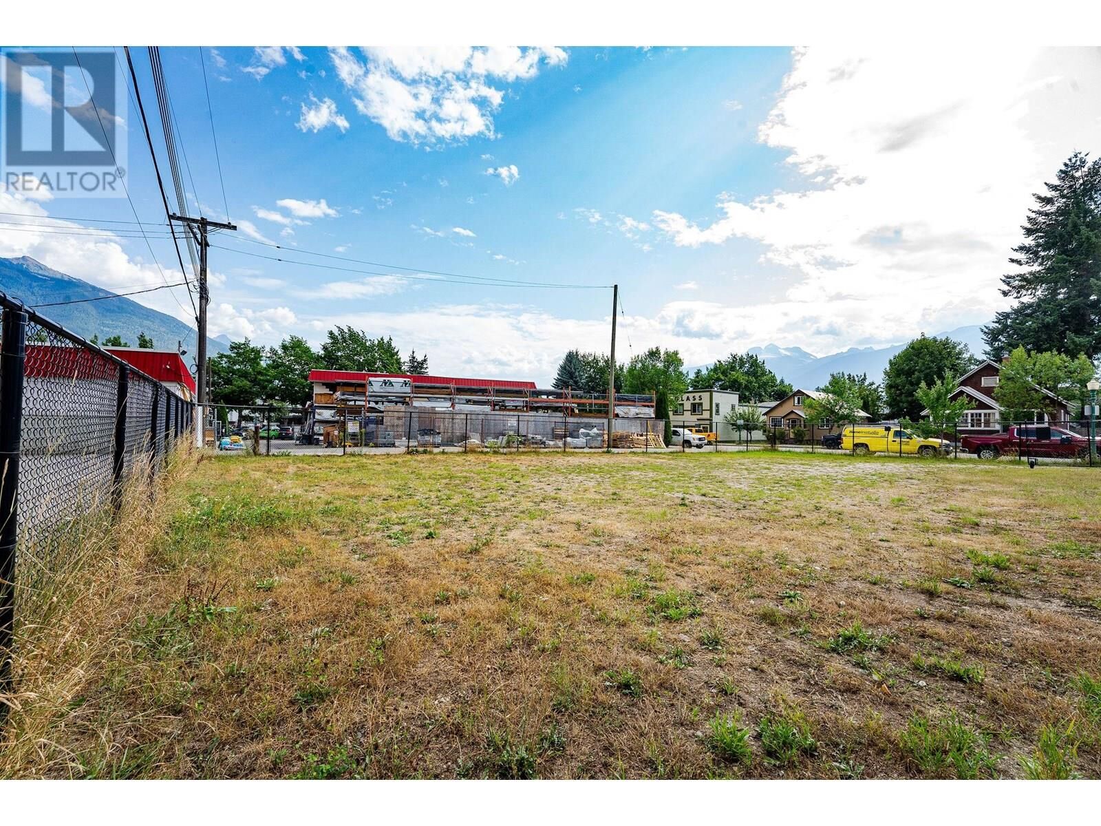 Photo de la propriété: 310 2nd Street West BC V0E 2S0