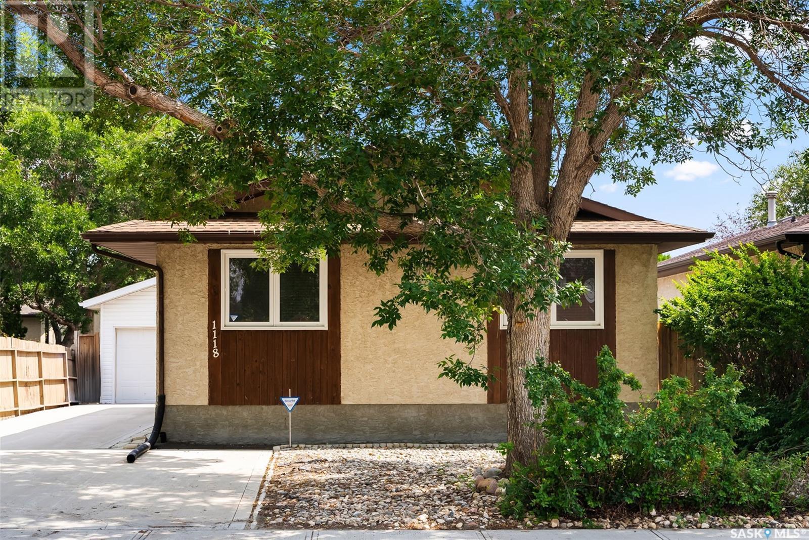 Property Photo: 1118 Ferguson Crescent SK S4N 6V4