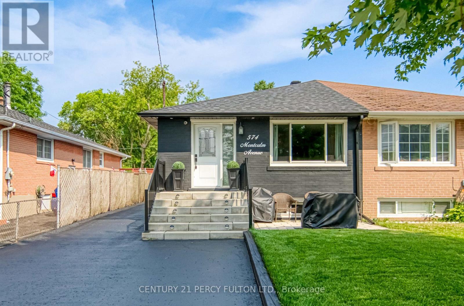 Property Photo:  574 Montcalm Avenue  ON L1J 2H1 