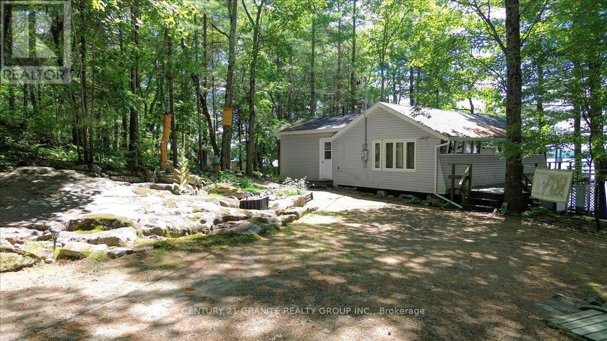 Property Photo: 490 E Henniger Road ON K0H 1K0