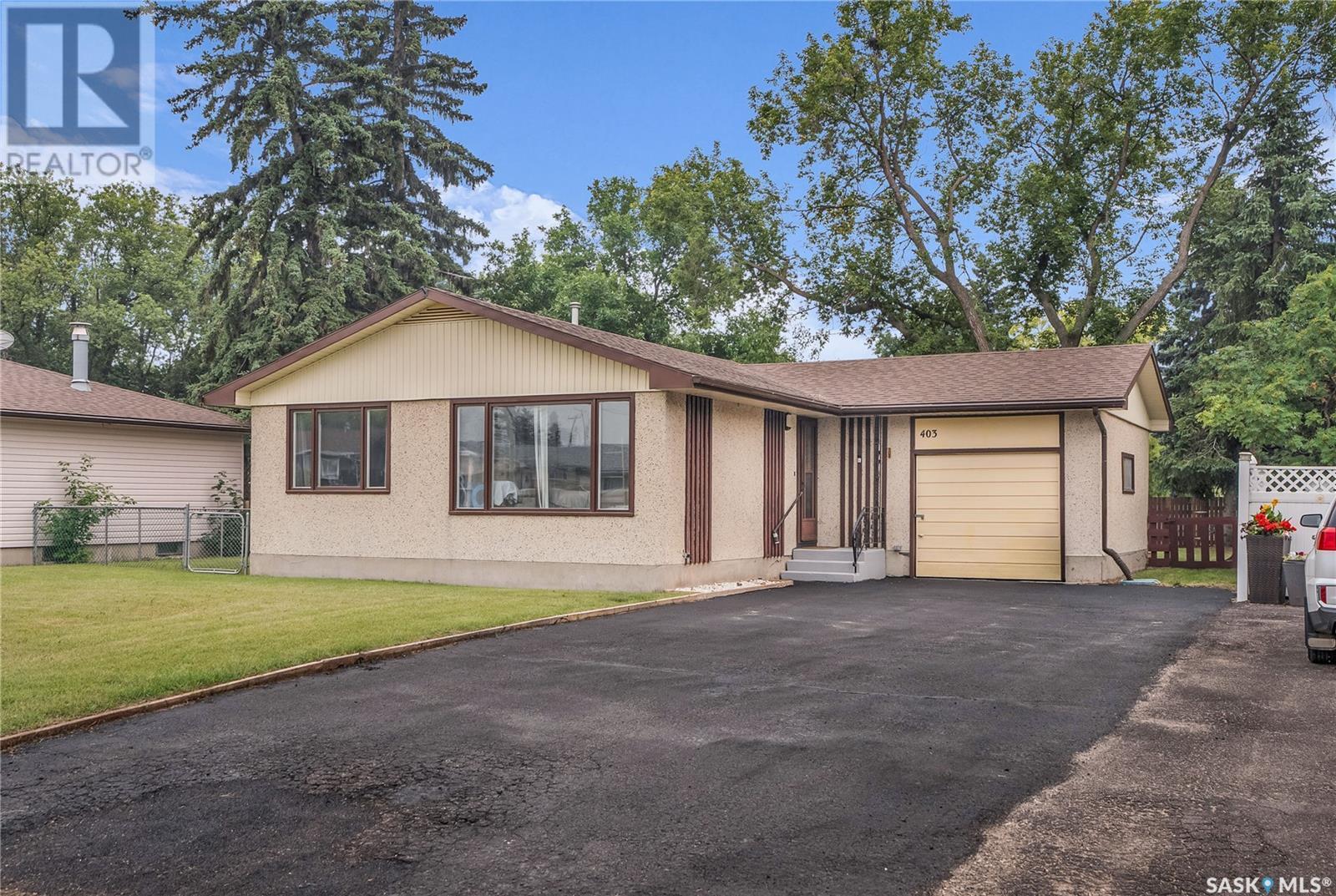 Property Photo:  403 5th Avenue E  SK S0K 4T0 