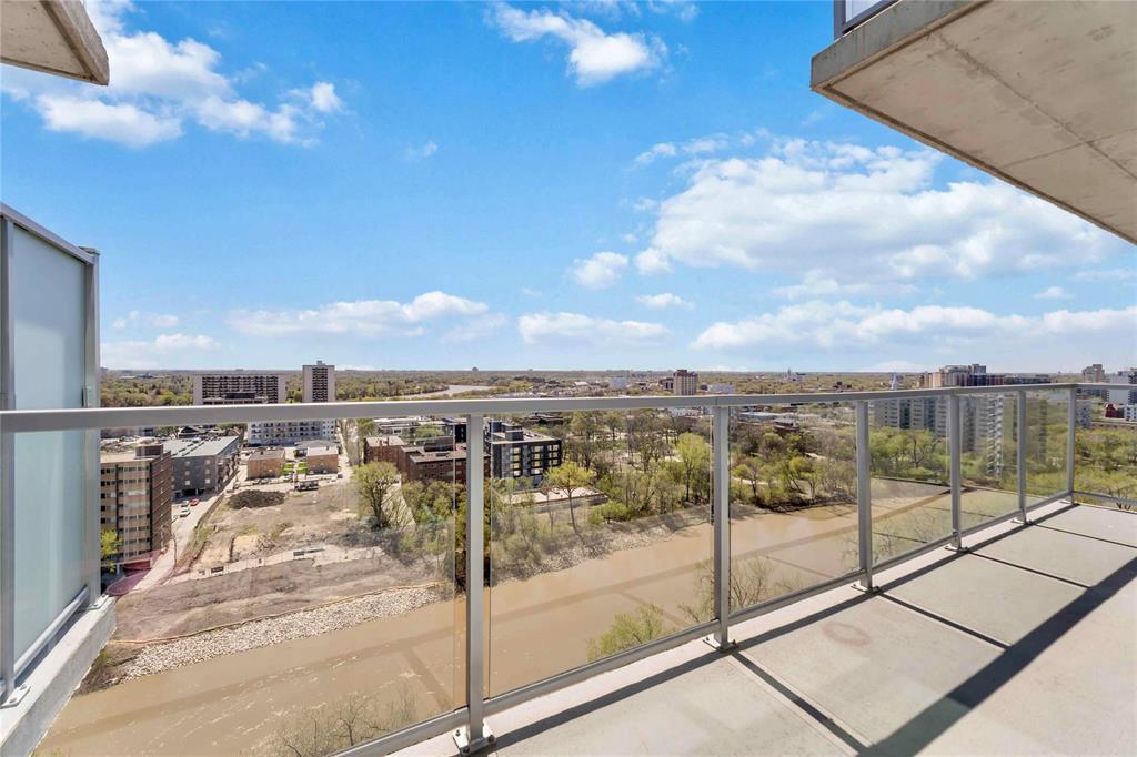 Photo de la propriété:  390 Assiniboine Avenue  MB R3C 0V2 