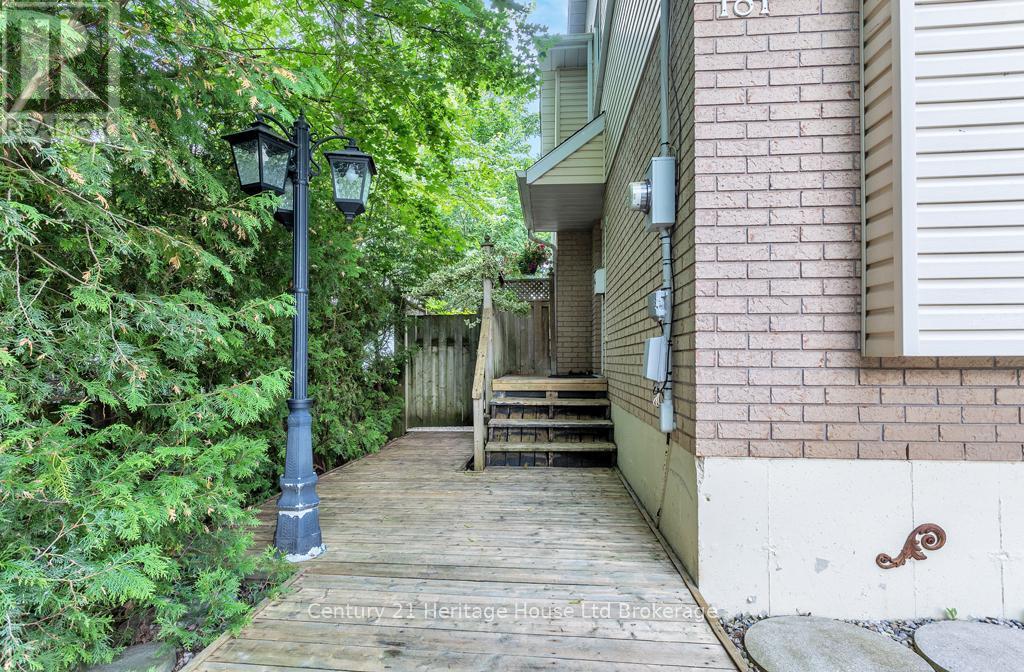 Property Photo:  181 Thames Street North  ON N5C 3E1 