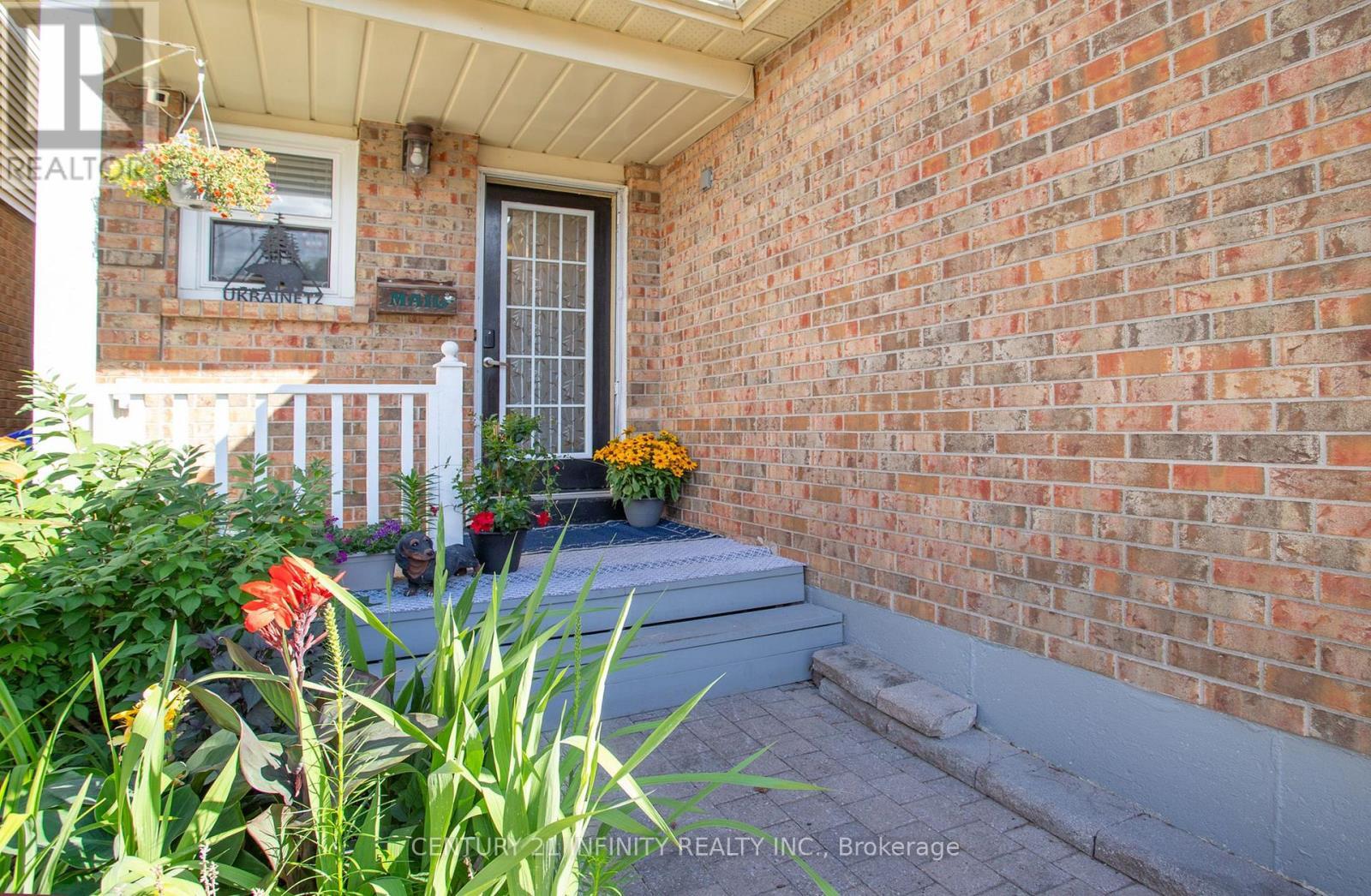Property Photo:  17 Prout Drive  ON L1C 4A3 