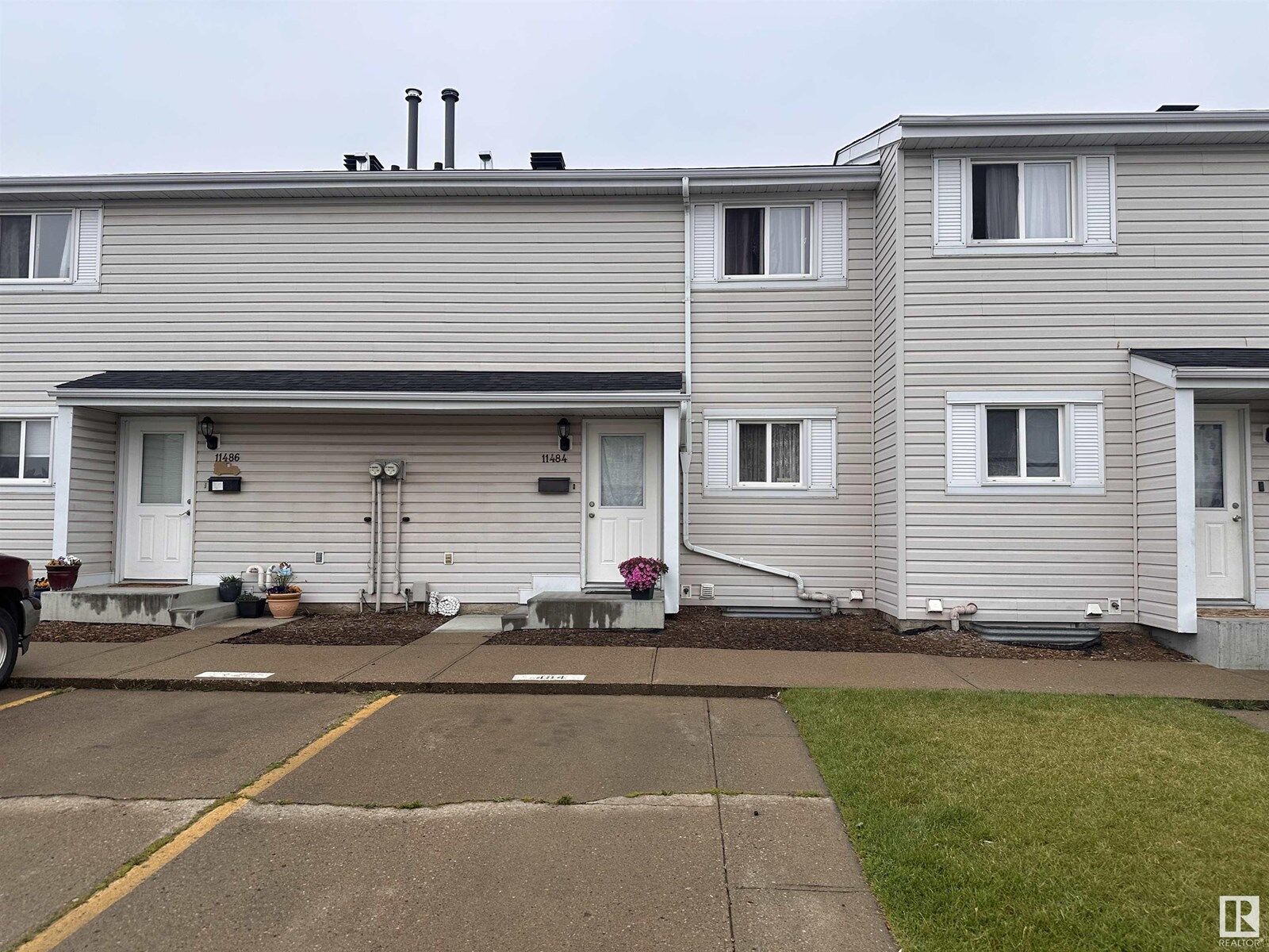 Property Photo: 11484 139 Av NW AB T5X 3L4