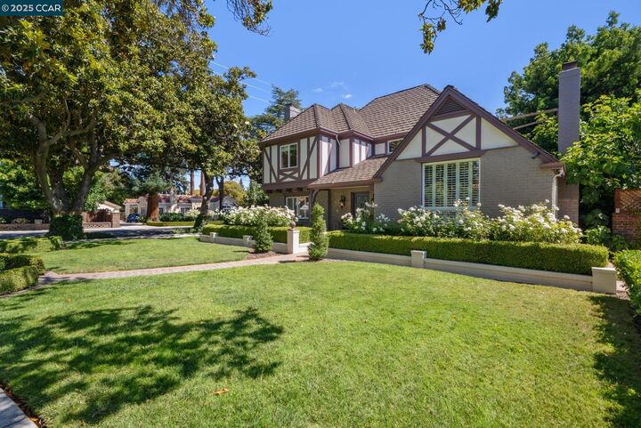 Property Photo:  1102 Carolyn Ave  CA 95125 