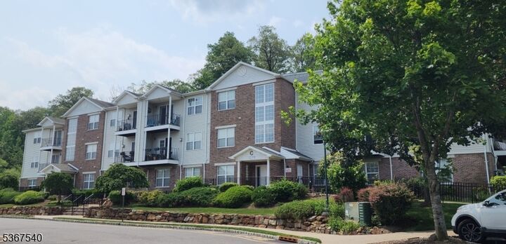 Property Photo: 79 Mountainview Ct 79 NJ 07457