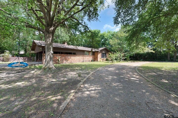 Property Photo:  302 N Sissy Spacek  TX 75783 