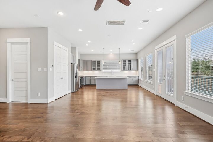 Property Photo:  334 Yale Oaks Lane  TX 77091 