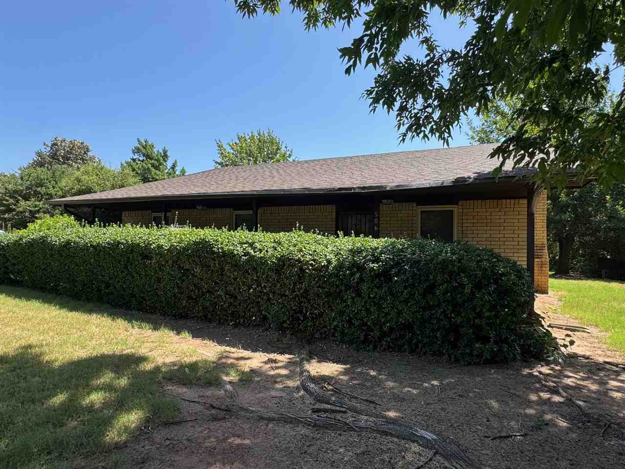 Property Photo:  506 S East Dr  OK 73541 