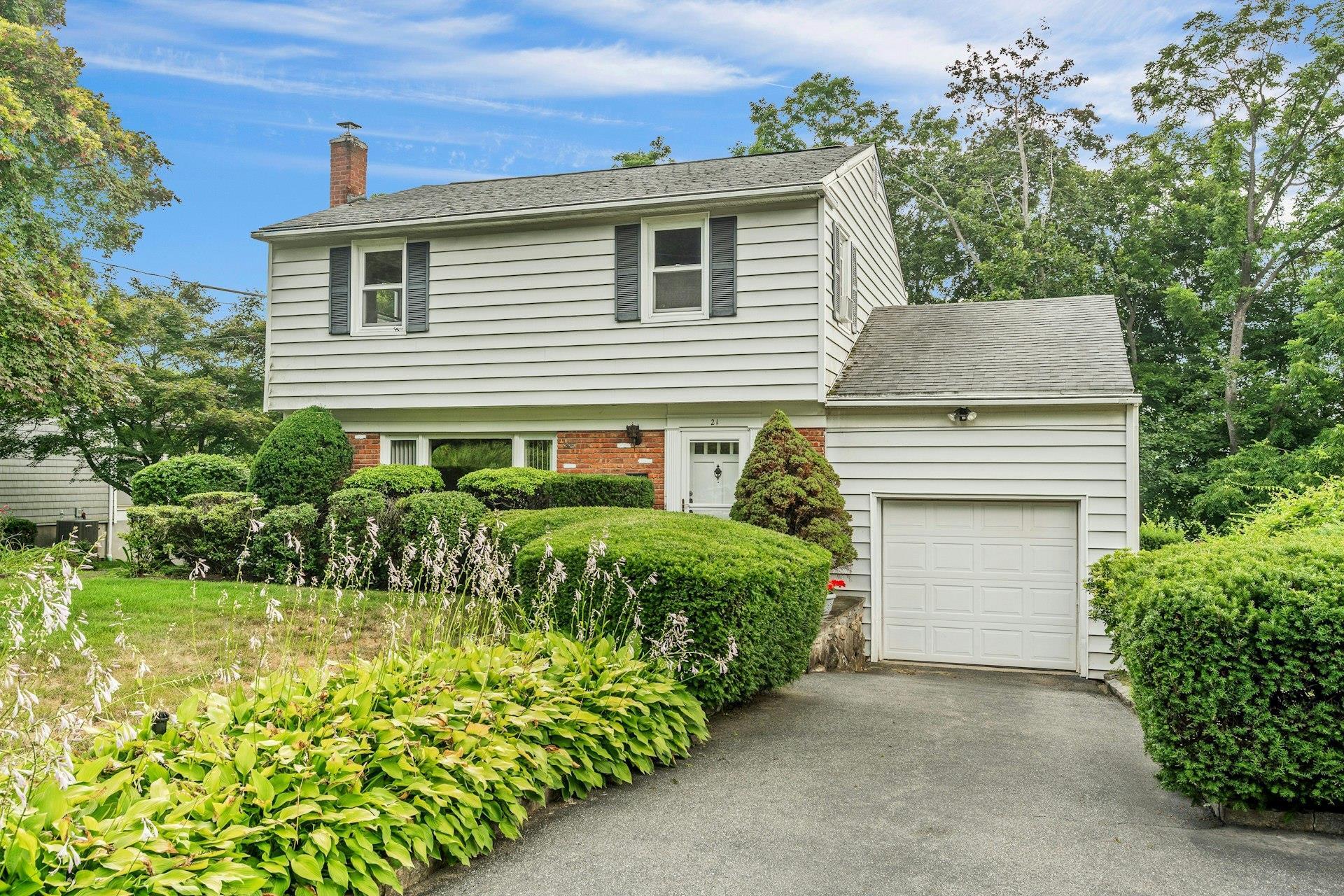 Property Photo:  21 Pamela Lane  NY 10595 