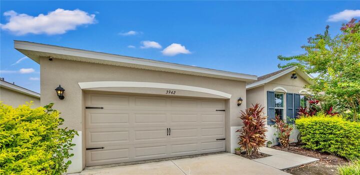 Property Photo: 3942 Mossy Limb Court FL 34221