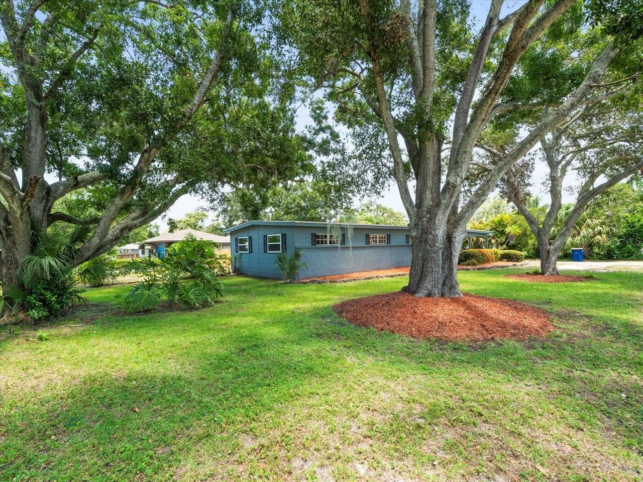 Property Photo: 1622 Sherwood Street FL 33755
