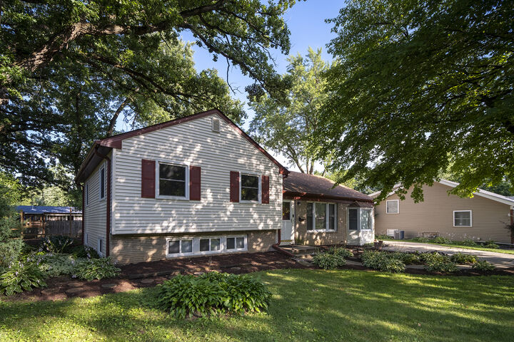 Property Photo: 47 Briarcliff Road IL 60538