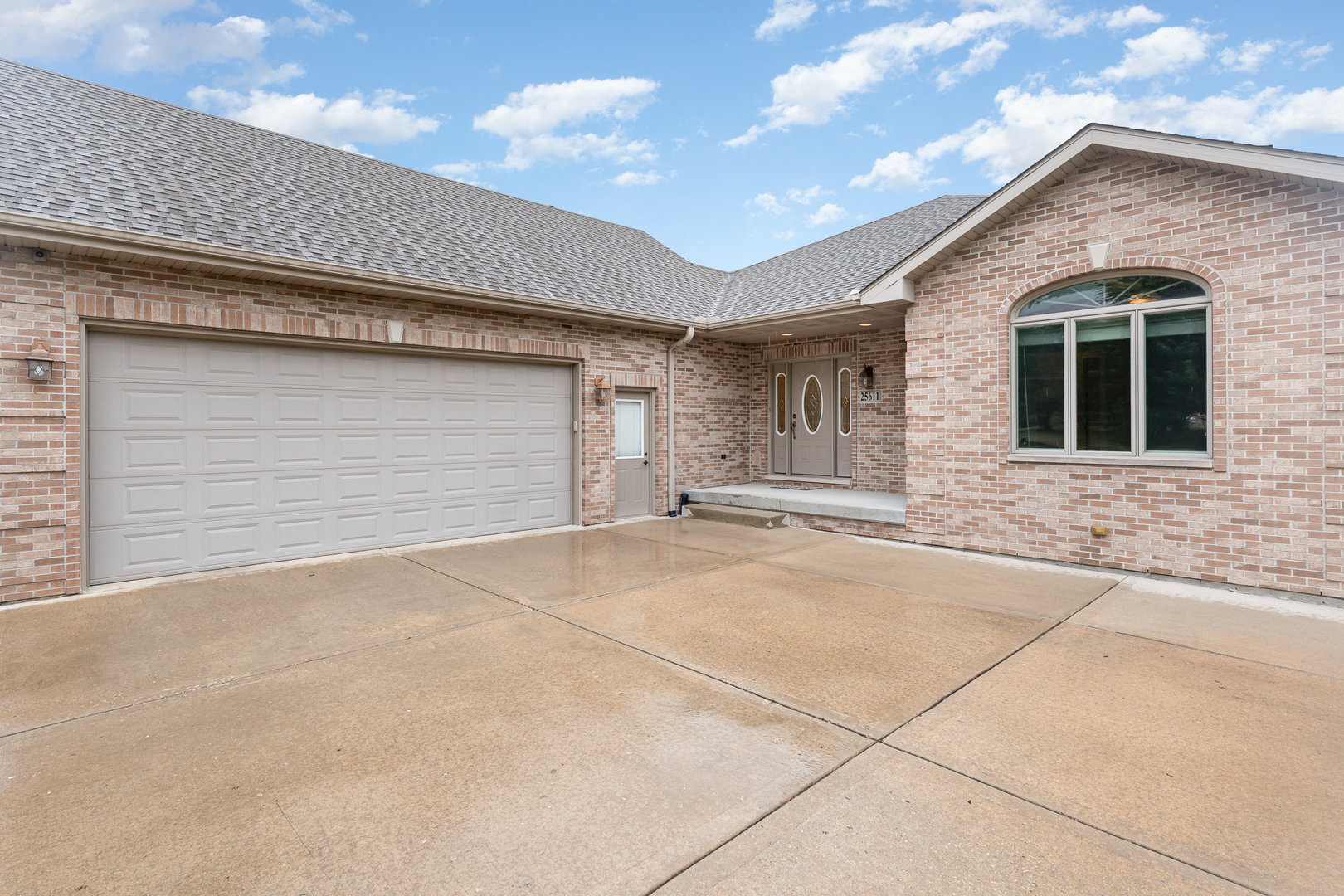Property Photo:  25611 S Blackberry Lane  IL 60410 