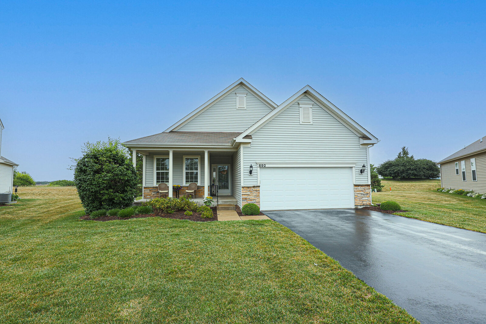 Property Photo:  692 Canton Court  IL 60543 