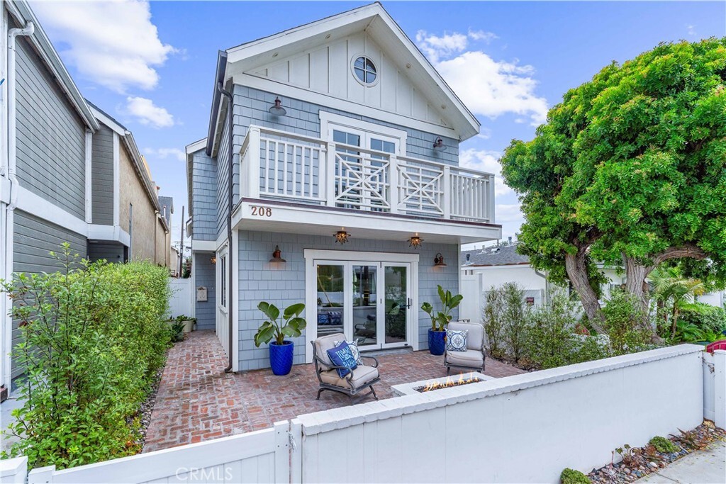 208 Indianapolis Avenue  Huntington Beach CA 92648 photo