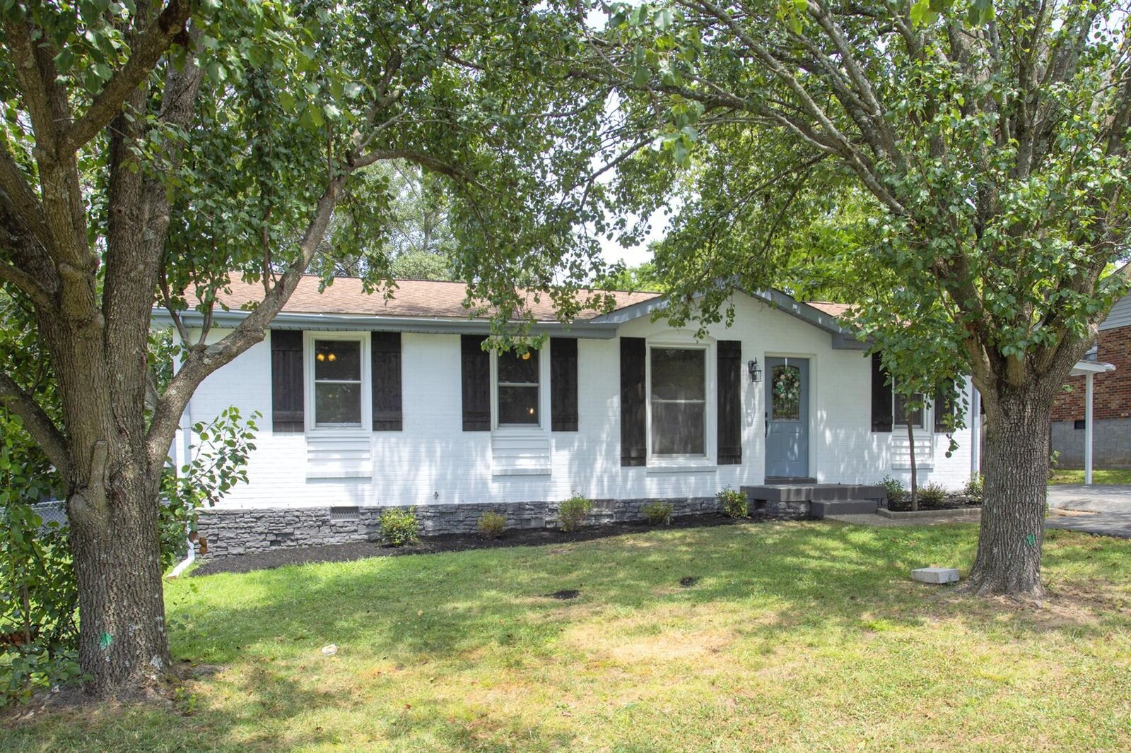 Property Photo:  505 Singer Dr  TN 37115 