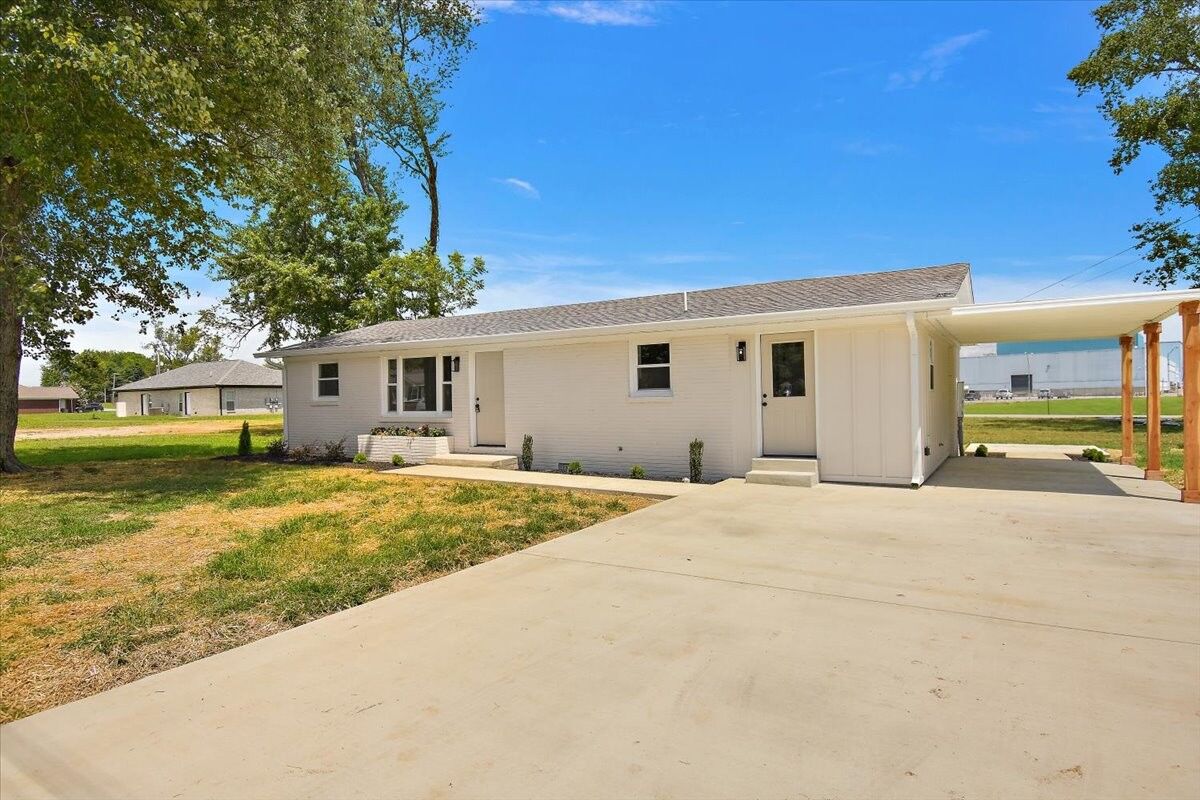 Property Photo: 1306 Hart Ave TN 38464