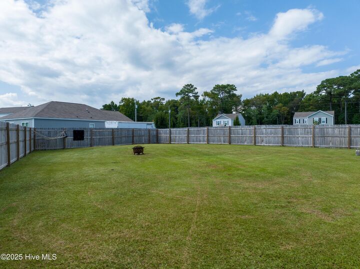 Property Photo: 402 Saxby Way NC 28445