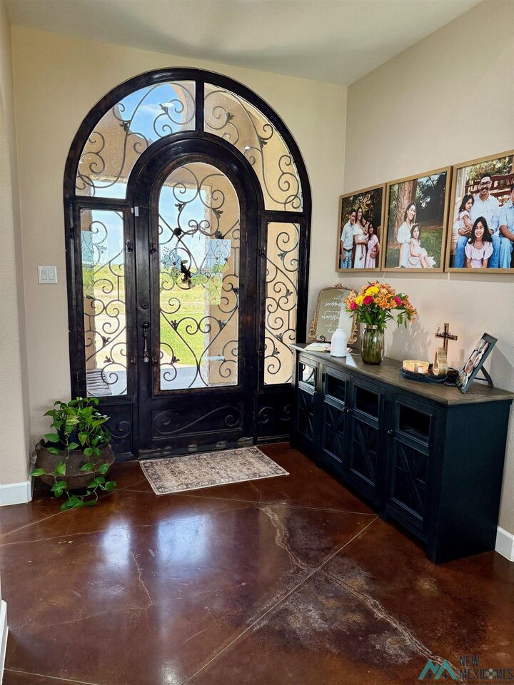 Property Photo:  906 E 8th Street  NM 88253 
