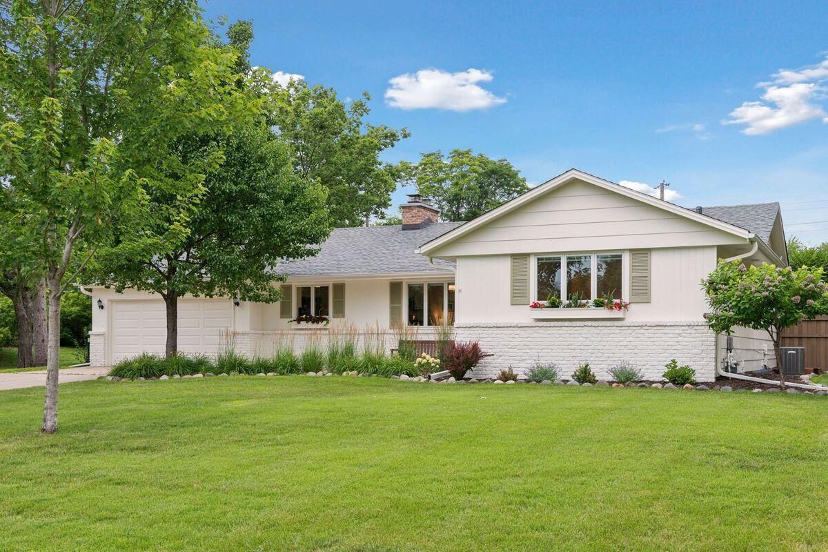 Property Photo:  4920 Lantana Lane  MN 55435 