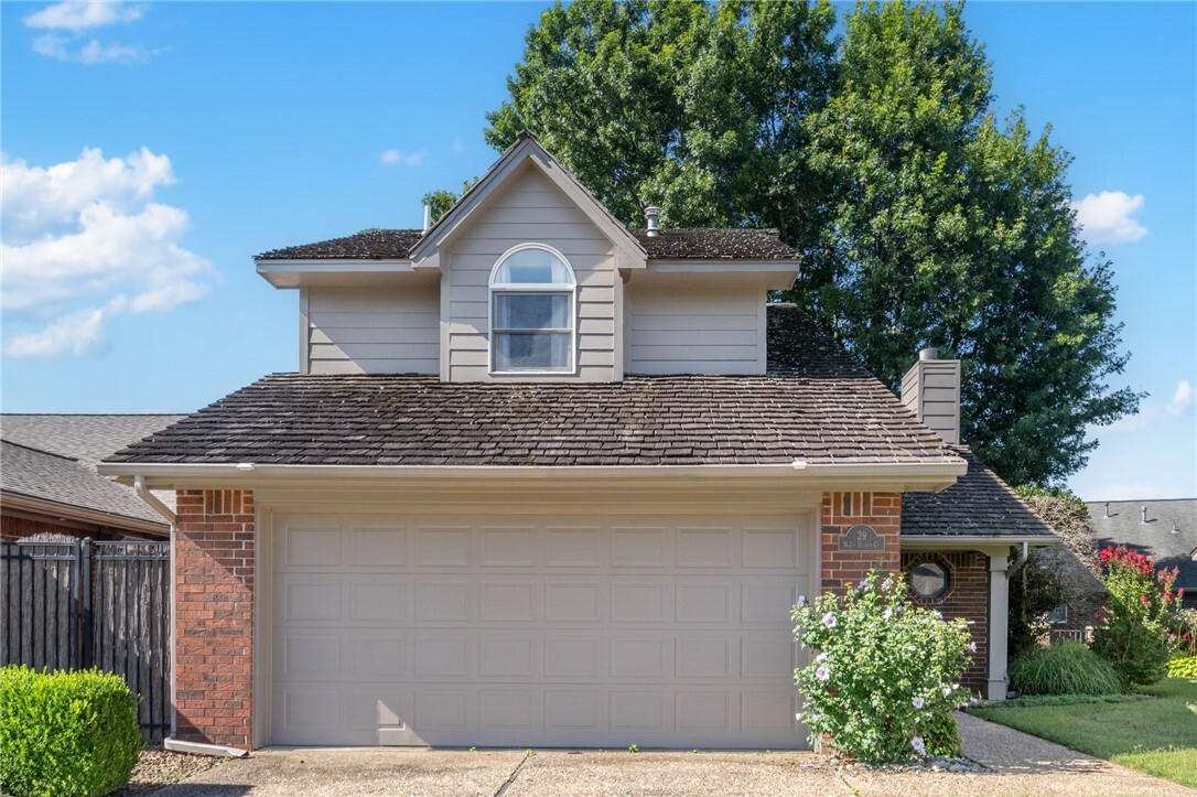 Property Photo: 29 W La Quinta Court AR 72758