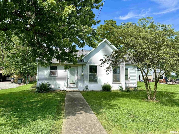 Property Photo:  414 E Monroe Avenue  IL 62838 