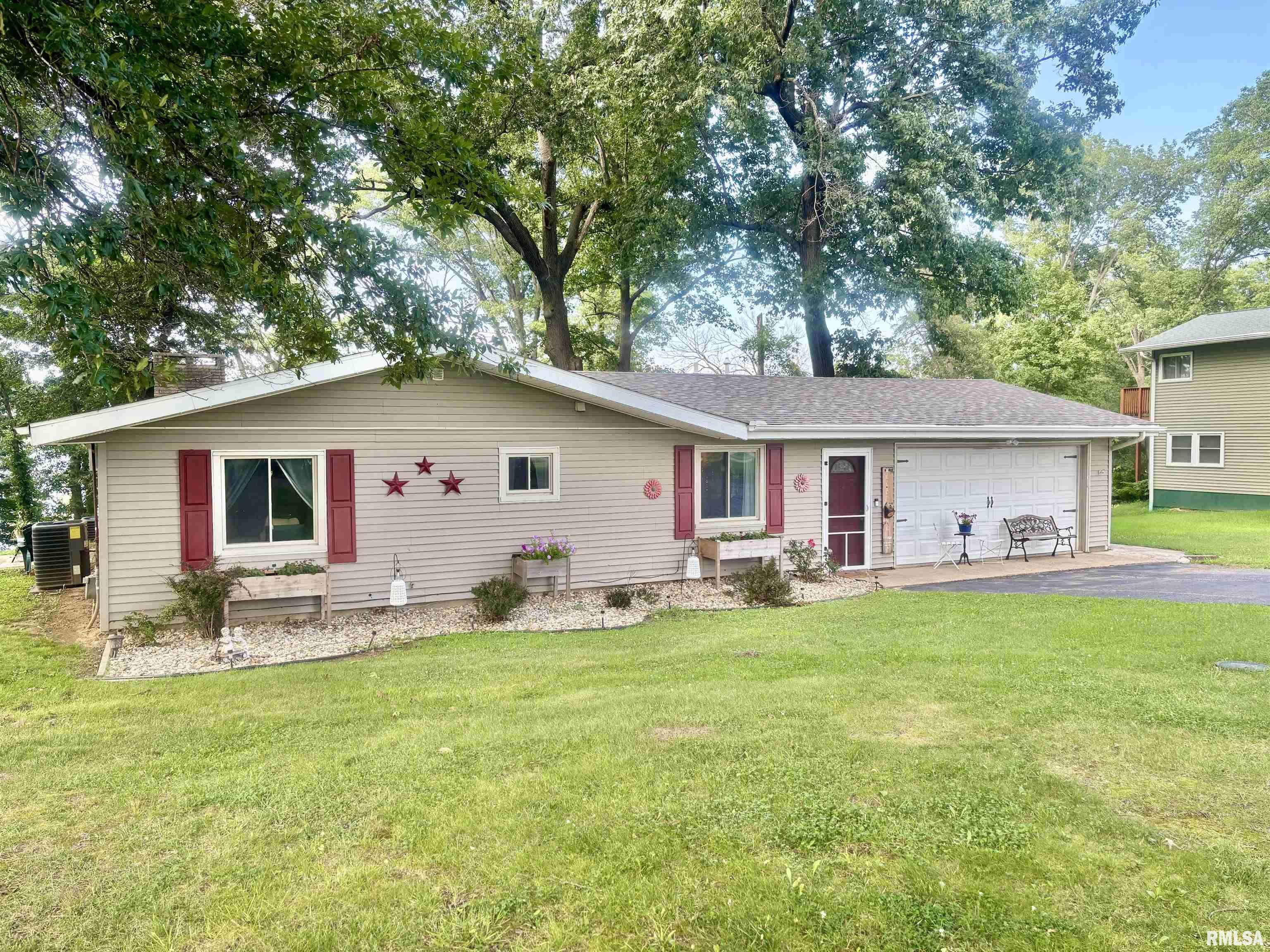 Property Photo:  24624 E Lakeview Drive  IL 61520 