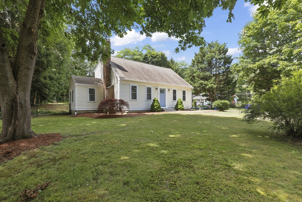 Property Photo:  4 Thom Ave  MA 02532 