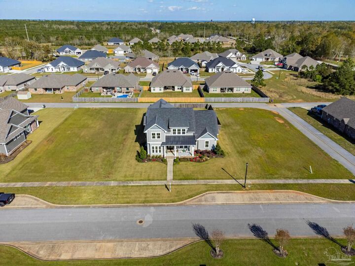 Property Photo:  2420 Meeting St  FL 32533 