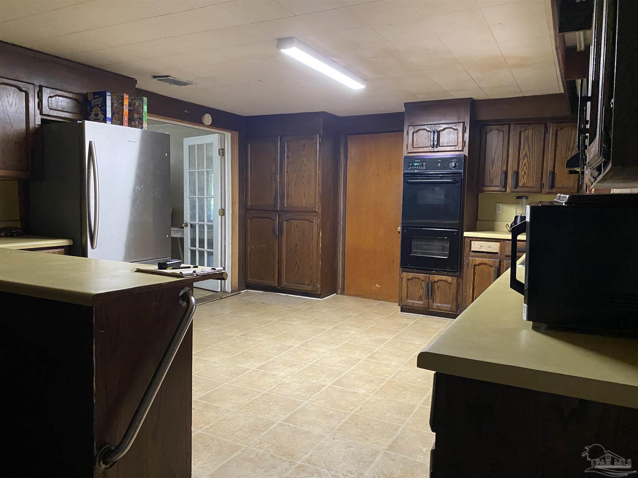 Property Photo: 120 N Stillman St FL 32505