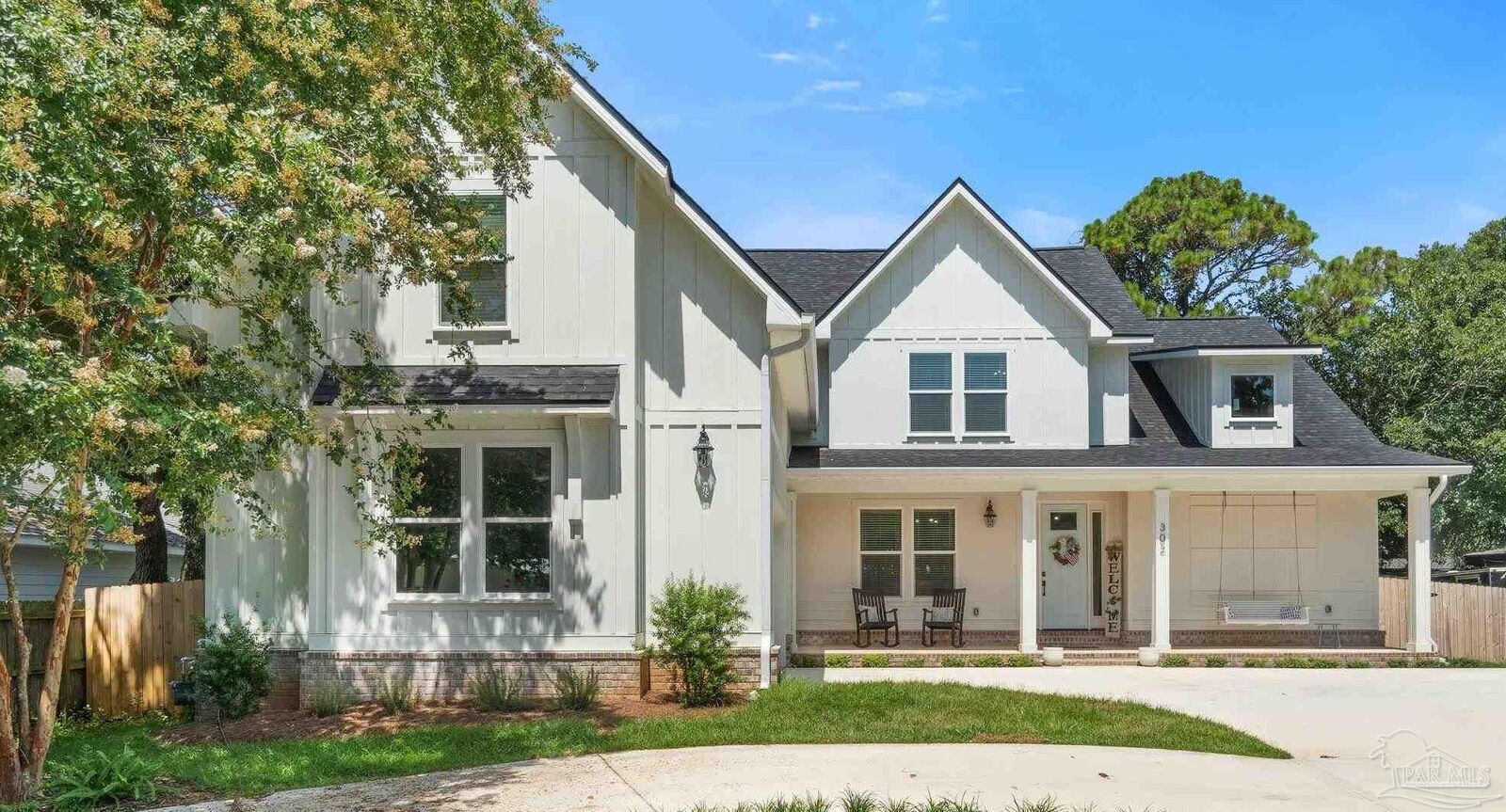 Property Photo:  302 Camelia St  FL 32561 