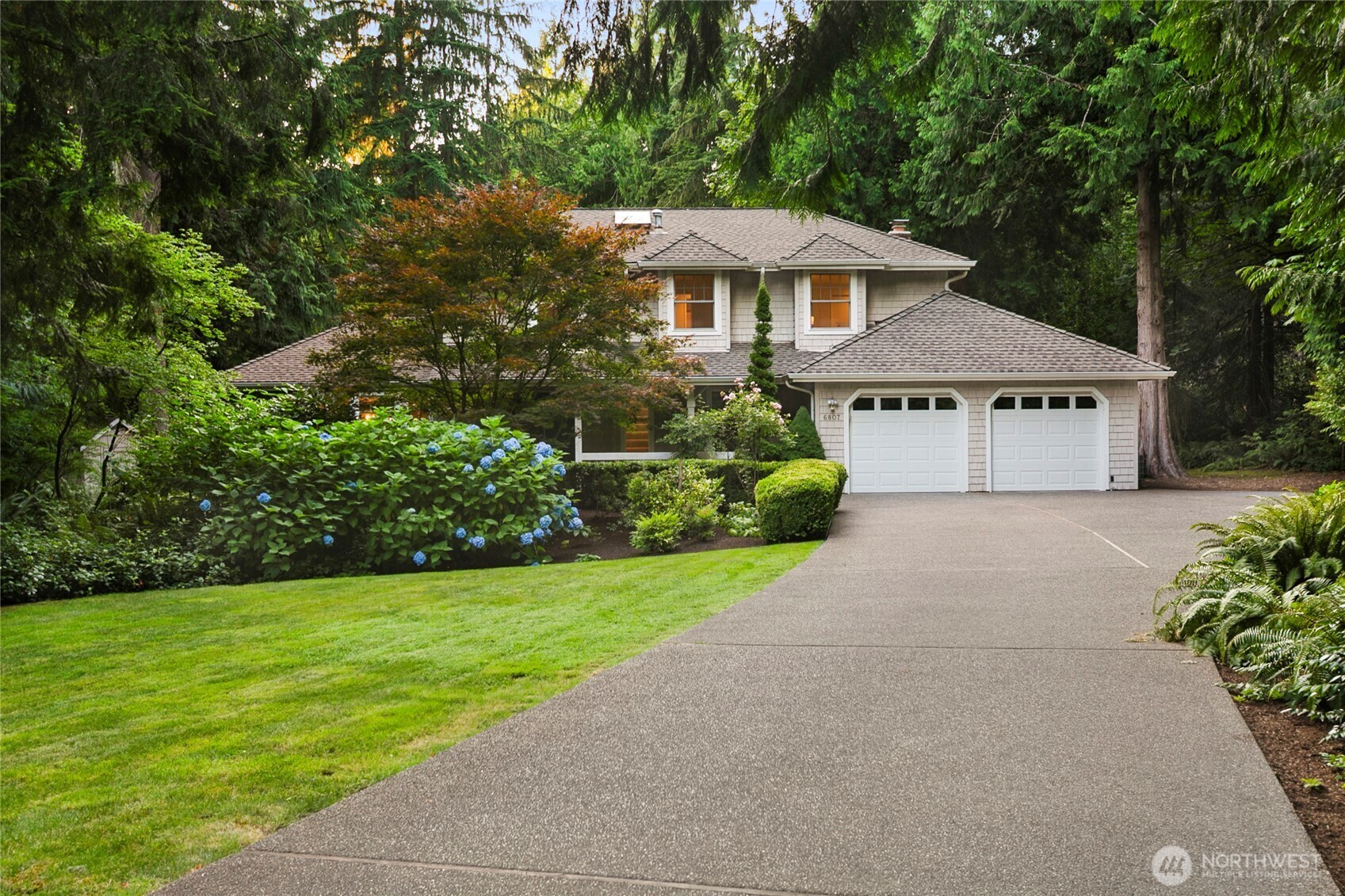Property Photo: 6807 205th Avenue NE WA 98053