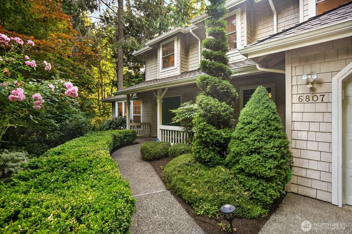 6807  205th Avenue NE  Redmond WA 98053 photo