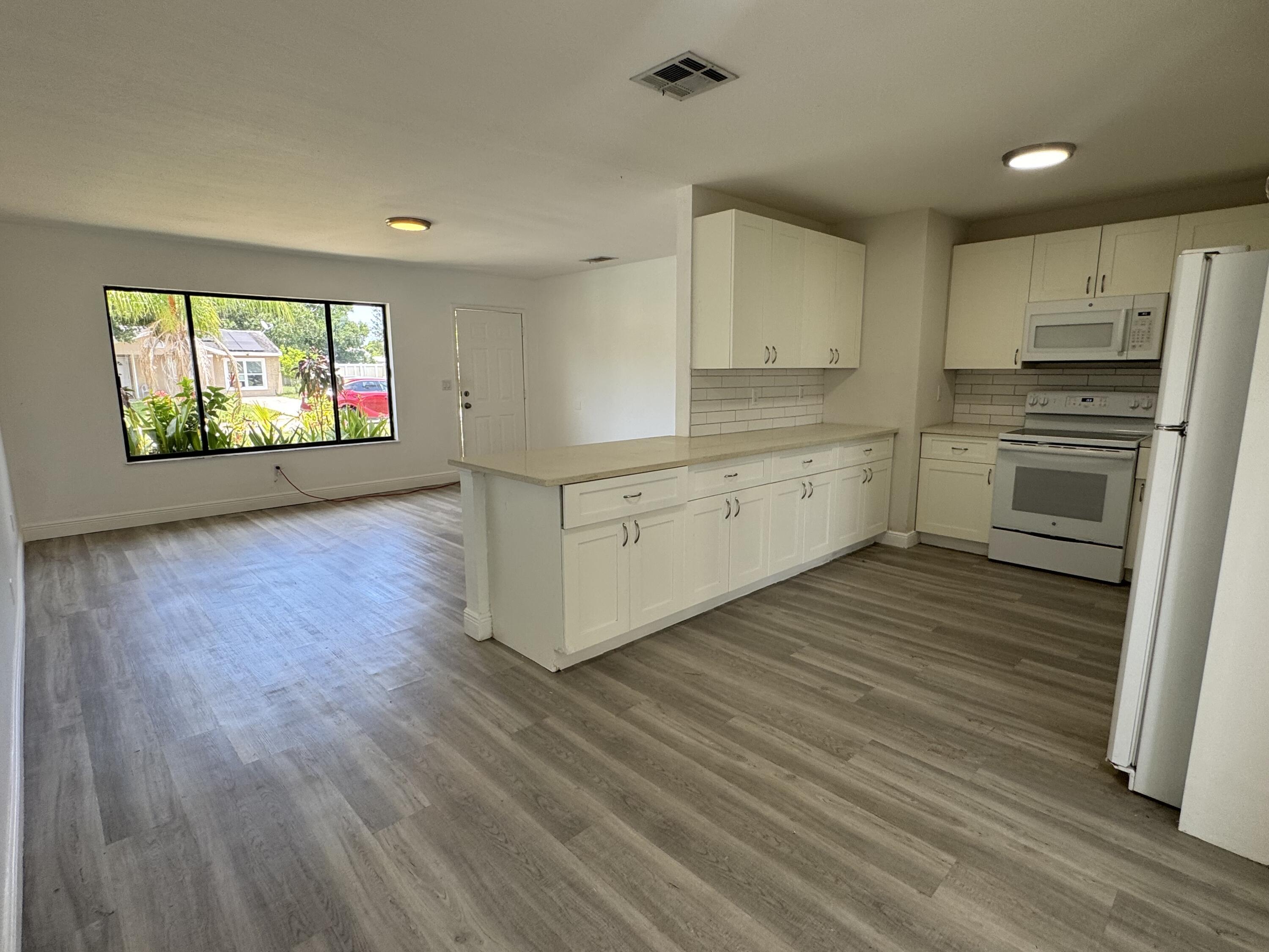Property Photo: 2235 18th Avenue SW FL 32962