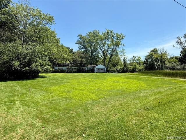 Property Photo:  30486 S Greenbriar Road  MI 48025 