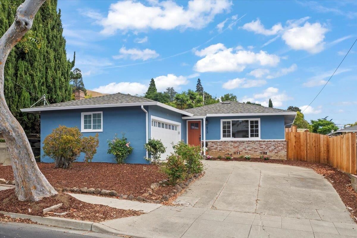 Property Photo: 613 Evangeline Way CA 94544