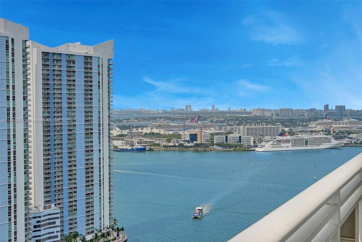 Property Photo: 901 Brickell Key Blvd 3204 FL 33131