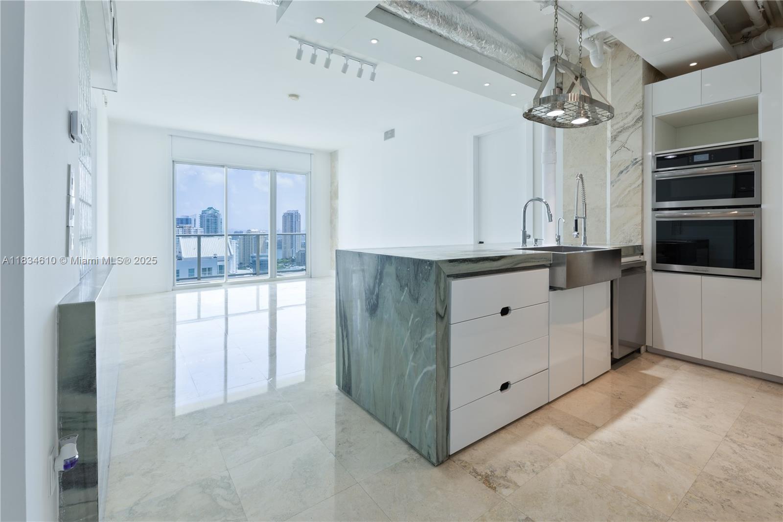 Property Photo: 1155 Brickell Bay Dr Ph 208 FL 33131