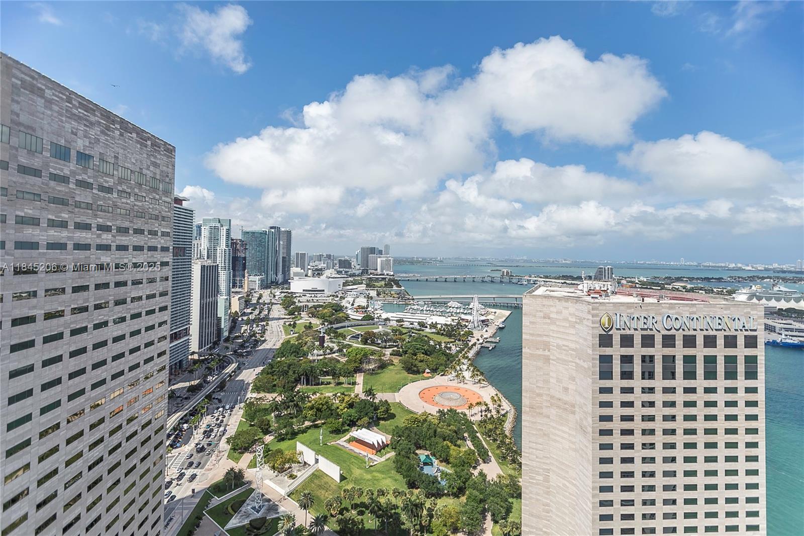 Property Photo: 325 S Biscayne Blvd 4224 FL 33131