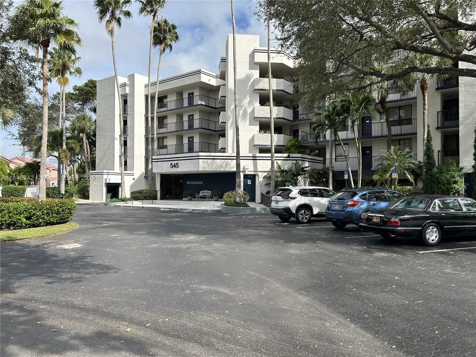 Property Photo: 545 SE 12th St 301 FL 33004