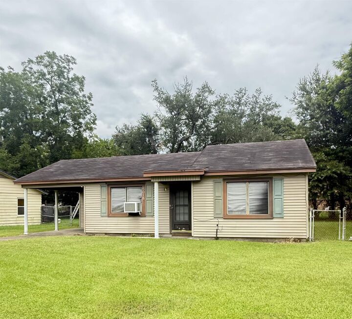 Property Photo: 5015 Park St TX 77705