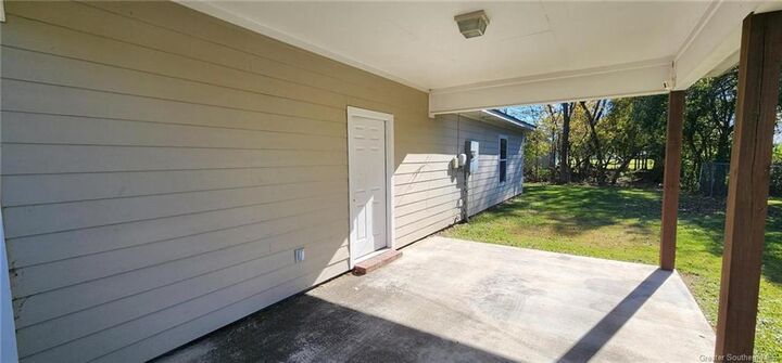 Property Photo:  2318 9th Street  LA 70601 