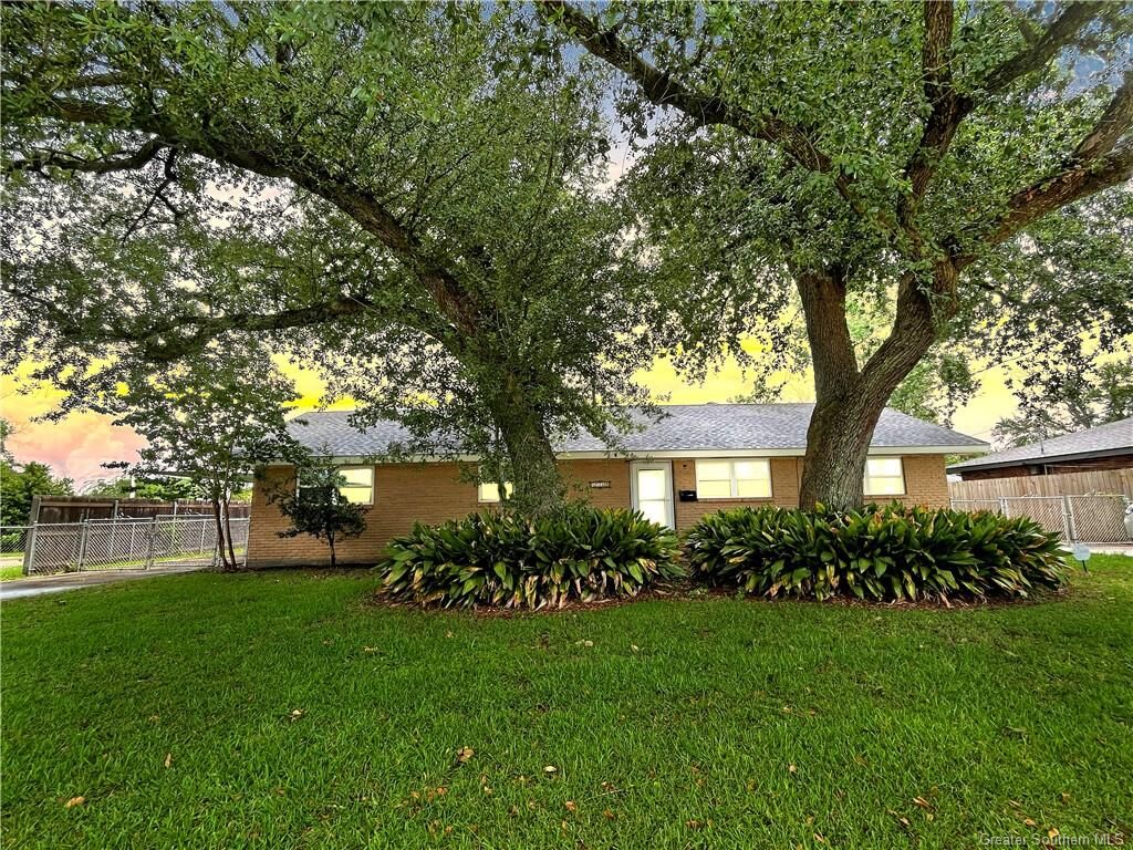 Property Photo:  4539 Sale Lane  LA 70605